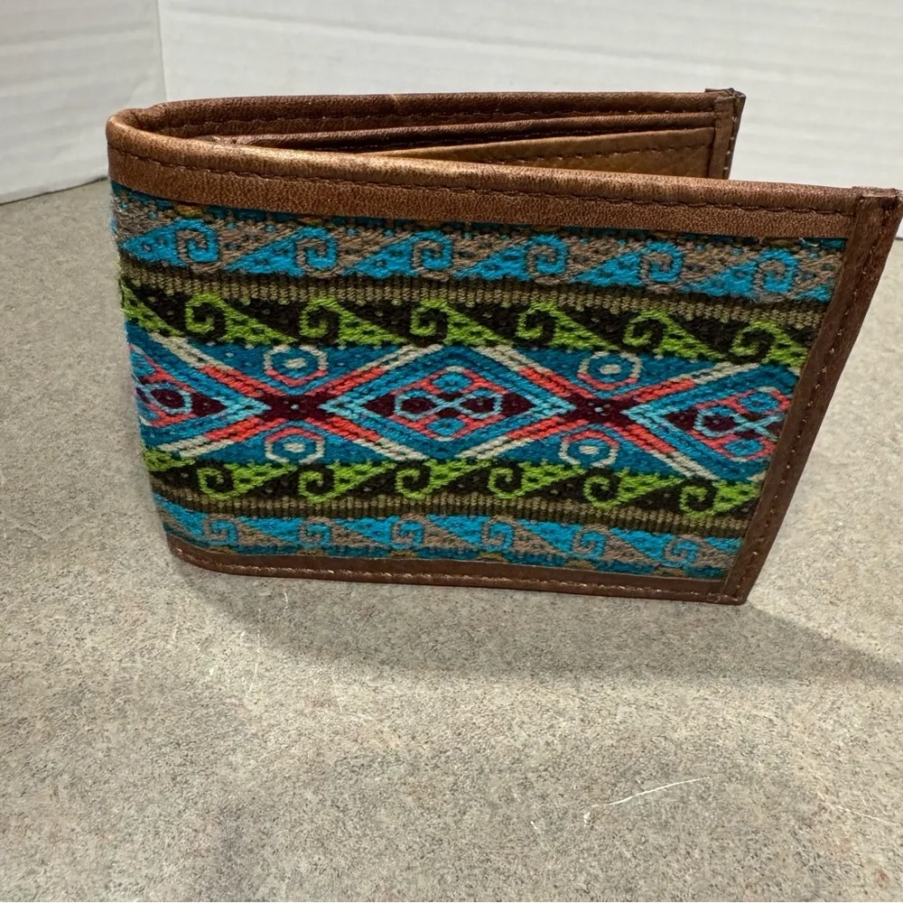 Men’s Classic Trifold Wallet With Southwest Print